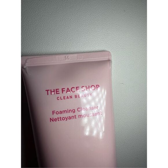 The Face Shop Rice Water Bright Foaming Facial Cleanser 150ml - Picture 4 of 6